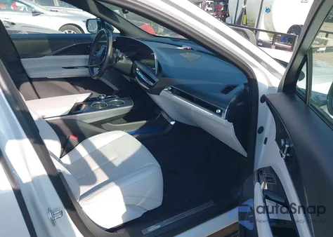 2024 Cadillac Lyriq Luxury W/1Sd from USA, damaged, VIN 1GYKPRRL2RZ118883